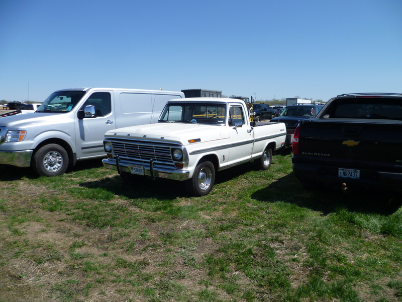 Illustration for article titled Jefferson Swap Meet (Photos)